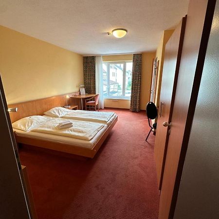 Gasthaus - Hotel Neue Post Meitingen Esterno foto