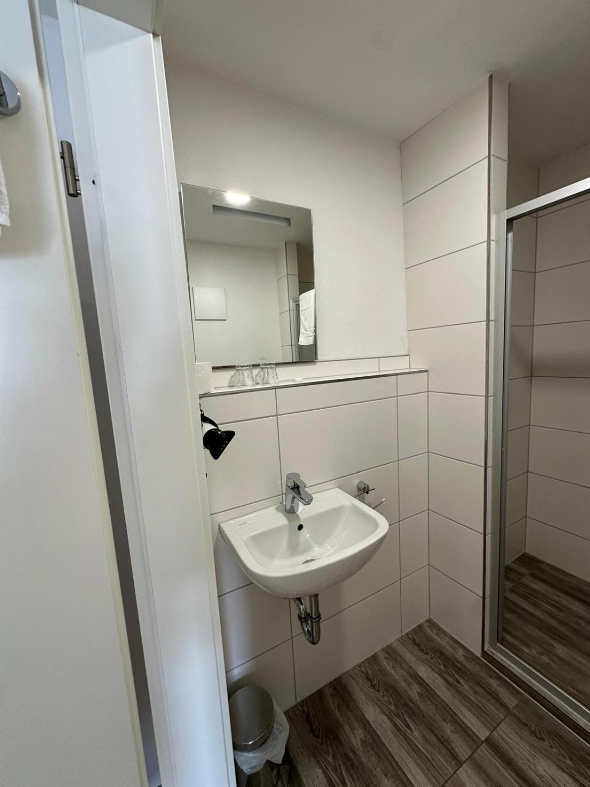 Gasthaus - Hotel Neue Post Meitingen Esterno foto