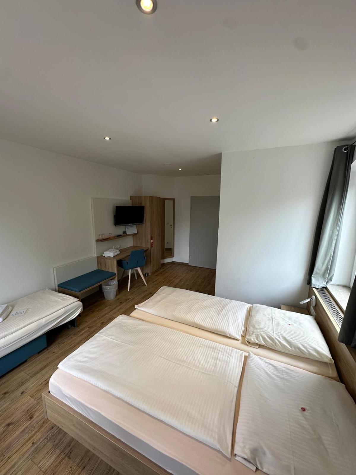 Gasthaus - Hotel Neue Post Meitingen Esterno foto