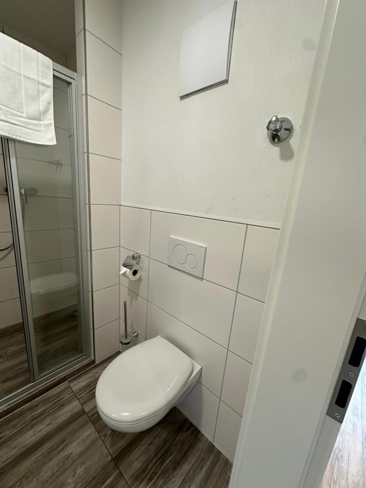 Gasthaus - Hotel Neue Post Meitingen Esterno foto