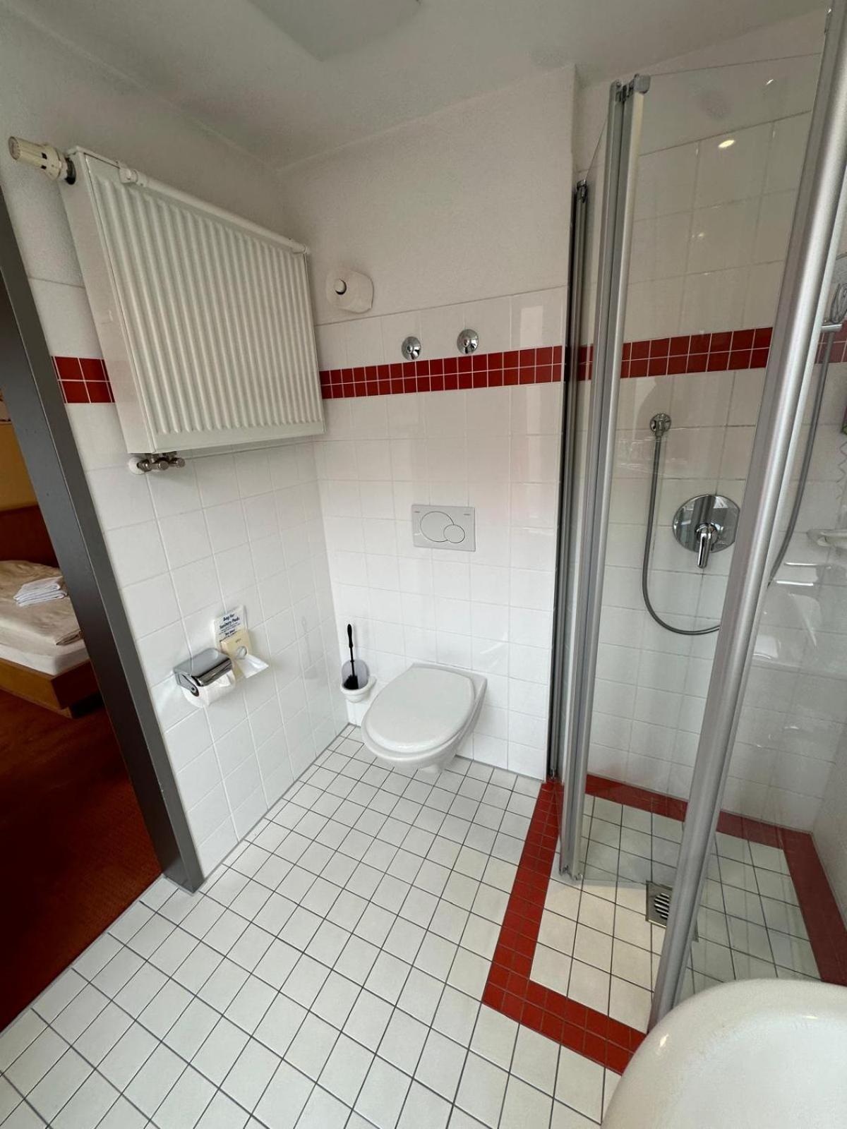 Gasthaus - Hotel Neue Post Meitingen Esterno foto