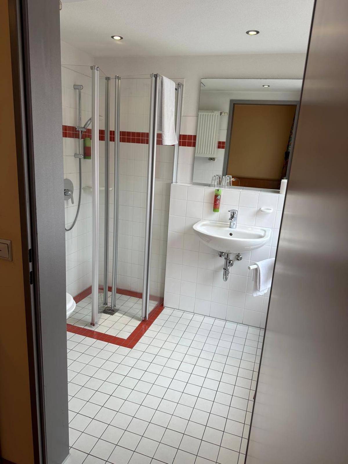 Gasthaus - Hotel Neue Post Meitingen Esterno foto